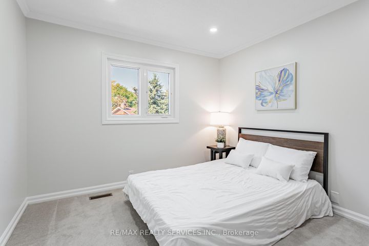Photo 24 at 16 Marchmount Crescent, Central Park, Brampton