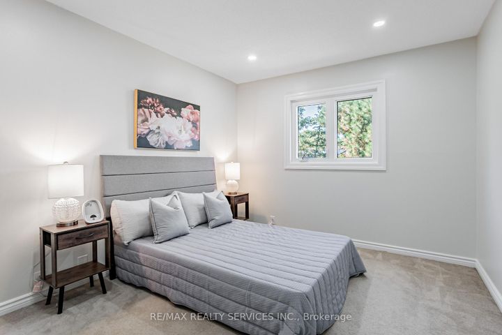 Photo 25 at 16 Marchmount Crescent, Central Park, Brampton