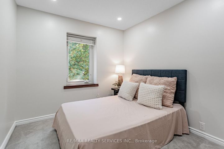 Photo 29 at 16 Marchmount Crescent, Central Park, Brampton