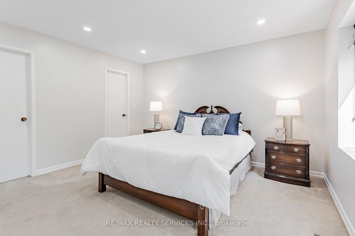 Photo 30 at 16 Marchmount Crescent, Central Park, Brampton