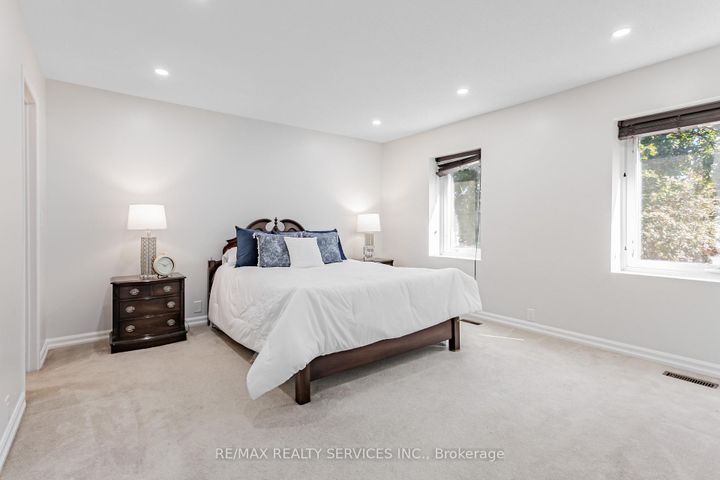 Photo 31 at 16 Marchmount Crescent, Central Park, Brampton