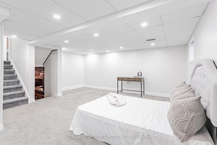 Photo 34 at 16 Marchmount Crescent, Central Park, Brampton
