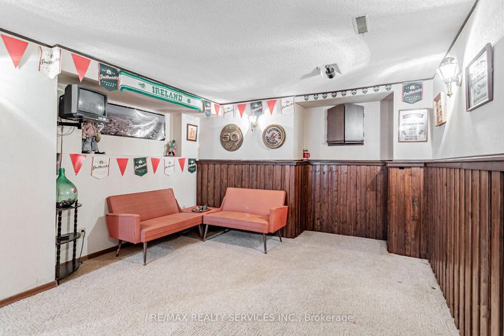 Photo 39 at 16 Marchmount Crescent, Central Park, Brampton