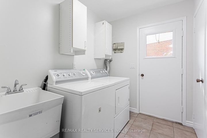 Photo 41 at 16 Marchmount Crescent, Central Park, Brampton