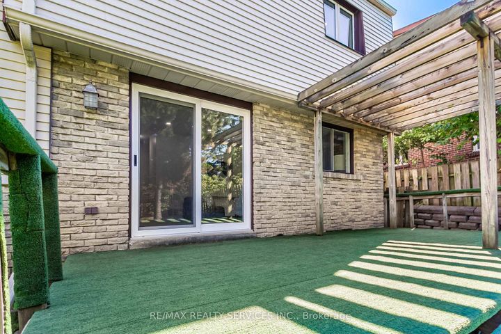 Photo 42 at 16 Marchmount Crescent, Central Park, Brampton