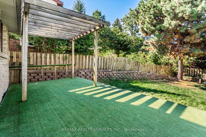 Photo 43 at 16 Marchmount Crescent, Central Park, Brampton