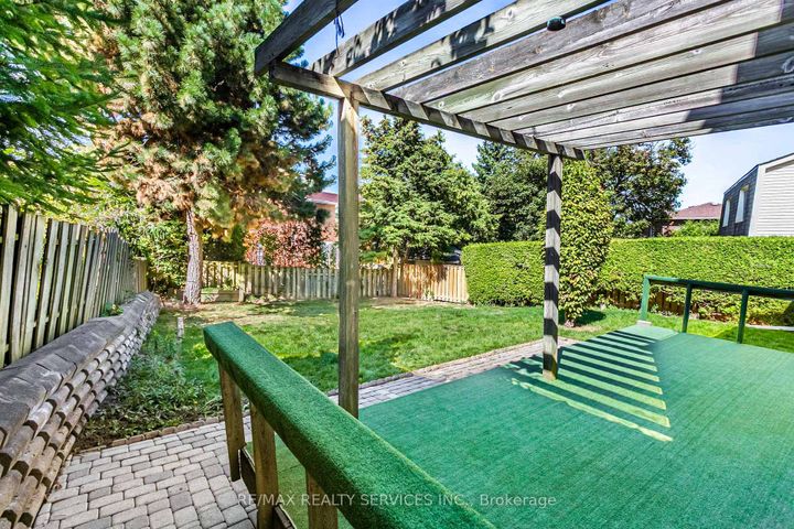 Photo 44 at 16 Marchmount Crescent, Central Park, Brampton
