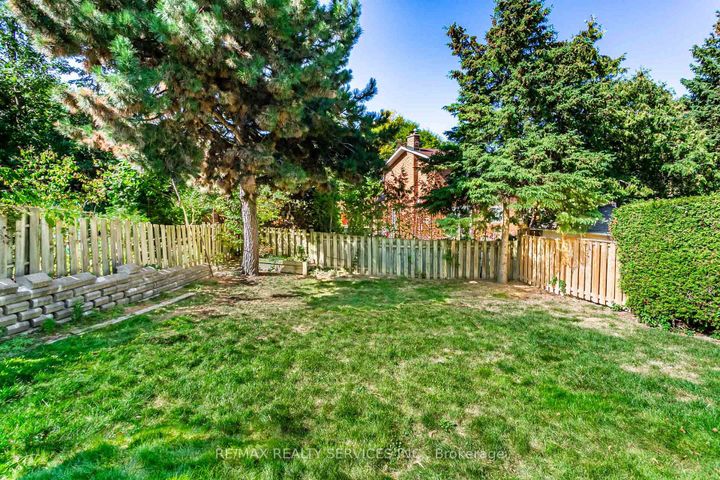 Photo 45 at 16 Marchmount Crescent, Central Park, Brampton