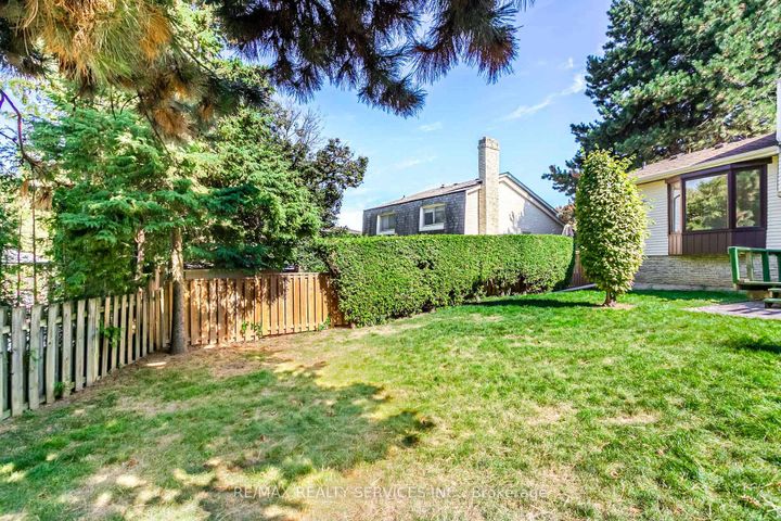 Photo 46 at 16 Marchmount Crescent, Central Park, Brampton