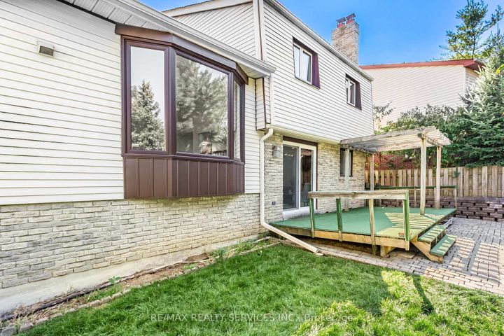 Photo 47 at 16 Marchmount Crescent, Central Park, Brampton