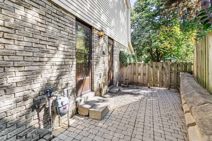 Photo 49 at 16 Marchmount Crescent, Central Park, Brampton