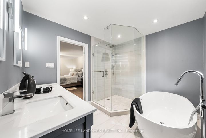 Photo 24 at 11 Jondan Crescent, Royal Orchard, Markham