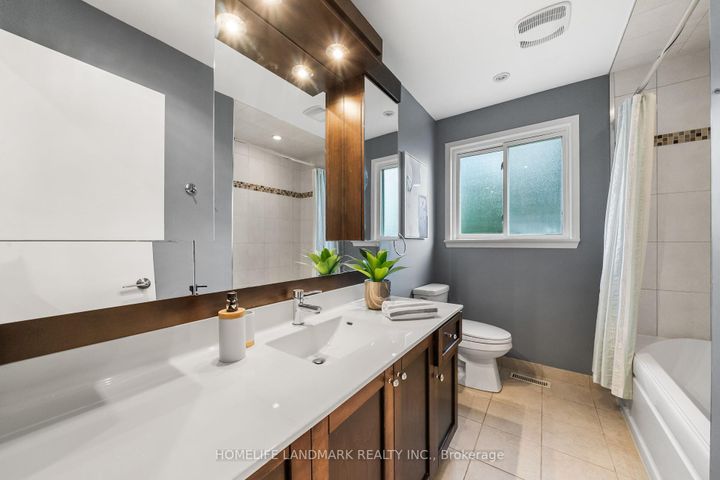 Photo 25 at 11 Jondan Crescent, Royal Orchard, Markham