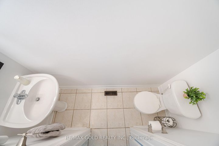 Photo 16 at 16 Larkberry Road, Credit Valley, Brampton