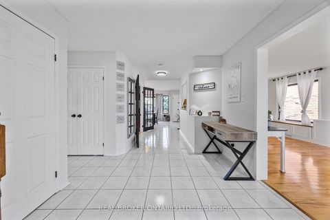 Photo 3 at 32 BLACK WILLOW Drive, Holly, Barrie