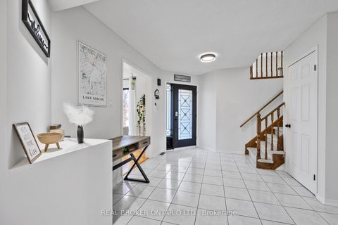 Photo 4 at 32 BLACK WILLOW Drive, Holly, Barrie