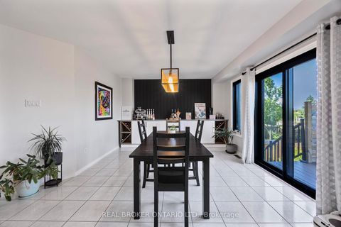 Photo 5 at 32 BLACK WILLOW Drive, Holly, Barrie