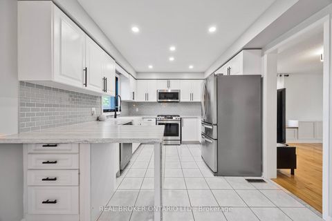 Photo 9 at 32 BLACK WILLOW Drive, Holly, Barrie