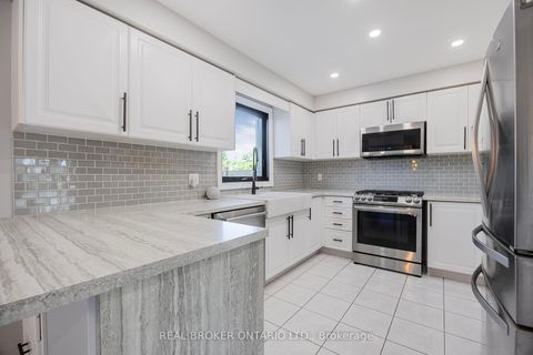 Photo 10 at 32 BLACK WILLOW Drive, Holly, Barrie