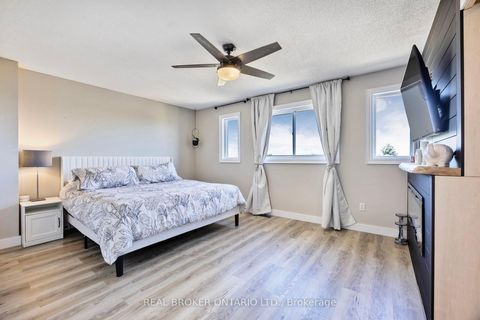 Photo 23 at 32 BLACK WILLOW Drive, Holly, Barrie