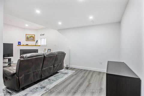 Photo 36 at 32 BLACK WILLOW Drive, Holly, Barrie