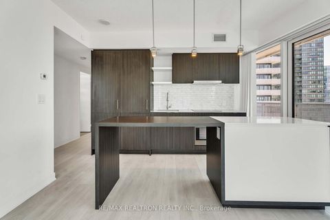 Photo 3 at 4004 - 88 Harbour Street, Waterfront Communities C1, Toronto