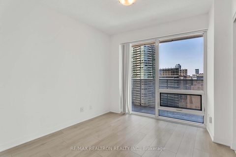Photo 8 at 4004 - 88 Harbour Street, Waterfront Communities C1, Toronto