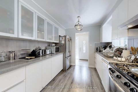 Photo 8 at 46 Budworth Drive, West Hill, Toronto