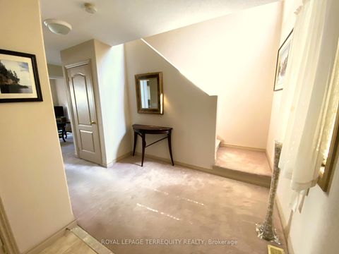 Photo 2 at 5 Silver Maple Crescent, Holly, Barrie