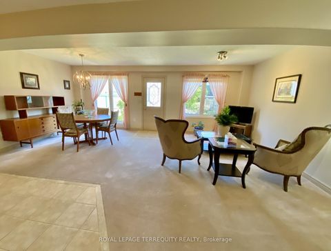 Photo 4 at 5 Silver Maple Crescent, Holly, Barrie