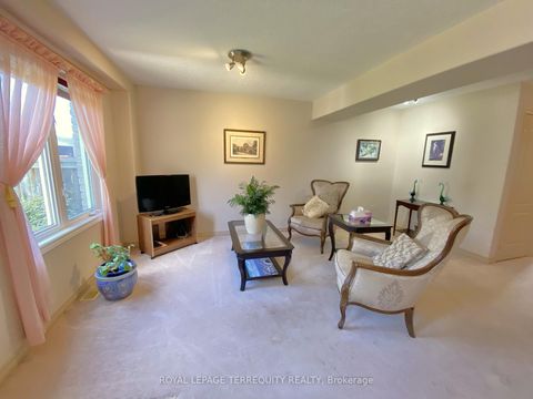 Photo 6 at 5 Silver Maple Crescent, Holly, Barrie