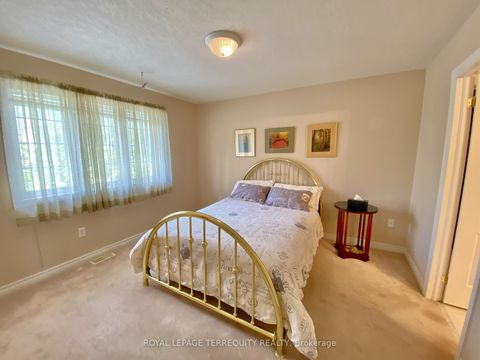 Photo 13 at 5 Silver Maple Crescent, Holly, Barrie