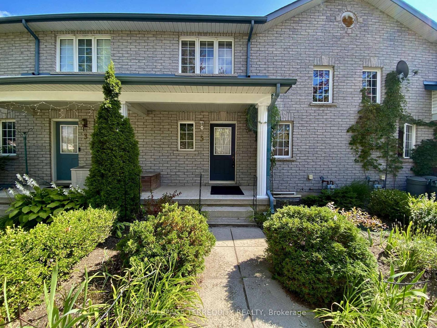 5 Silver Maple Crescent, Holly, Barrie photo 5 5 Silver Maple Crescent, Holly, Barrie photo 5