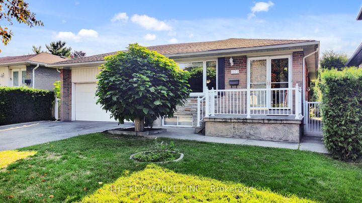 Photo 2 at 1277 Tyneburn Crescent, Applewood, Mississauga