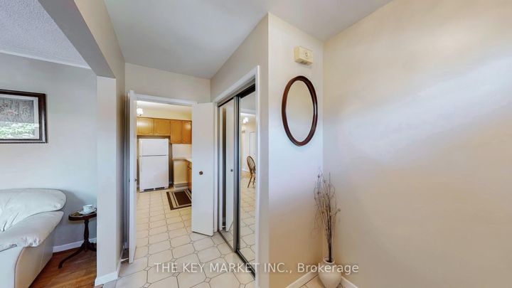 Photo 5 at 1277 Tyneburn Crescent, Applewood, Mississauga
