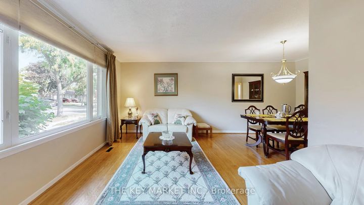 Photo 8 at 1277 Tyneburn Crescent, Applewood, Mississauga