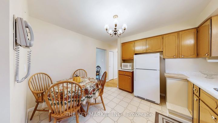 Photo 12 at 1277 Tyneburn Crescent, Applewood, Mississauga