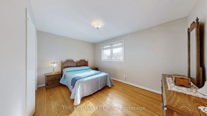 Photo 14 at 1277 Tyneburn Crescent, Applewood, Mississauga