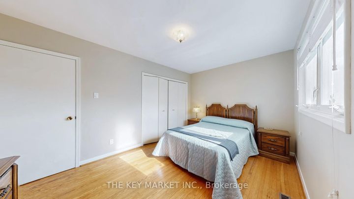 Photo 15 at 1277 Tyneburn Crescent, Applewood, Mississauga