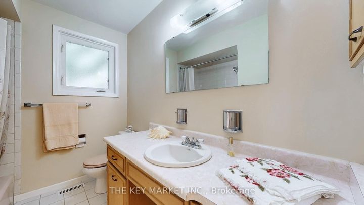 Photo 20 at 1277 Tyneburn Crescent, Applewood, Mississauga