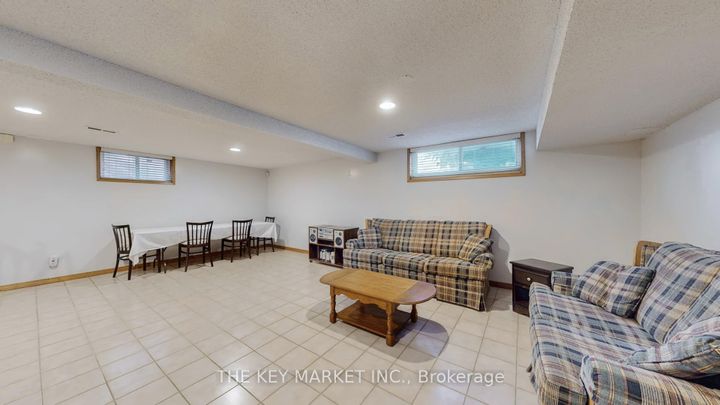 Photo 25 at 1277 Tyneburn Crescent, Applewood, Mississauga