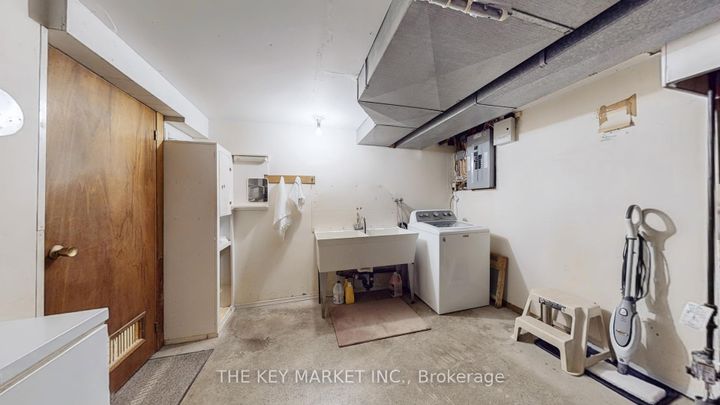 Photo 36 at 1277 Tyneburn Crescent, Applewood, Mississauga