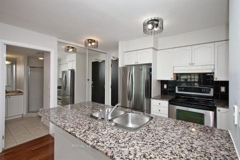 Photo 4 at 729 - 231 Fort York Boulevard, Waterfront Communities C1, Toronto