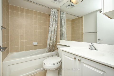 Photo 10 at 729 - 231 Fort York Boulevard, Waterfront Communities C1, Toronto