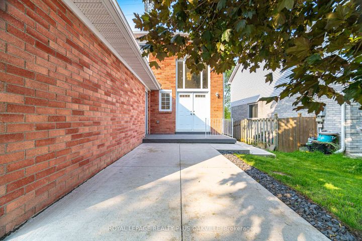 Photo 1 at 1294 Hammond Street, Brant, Burlington