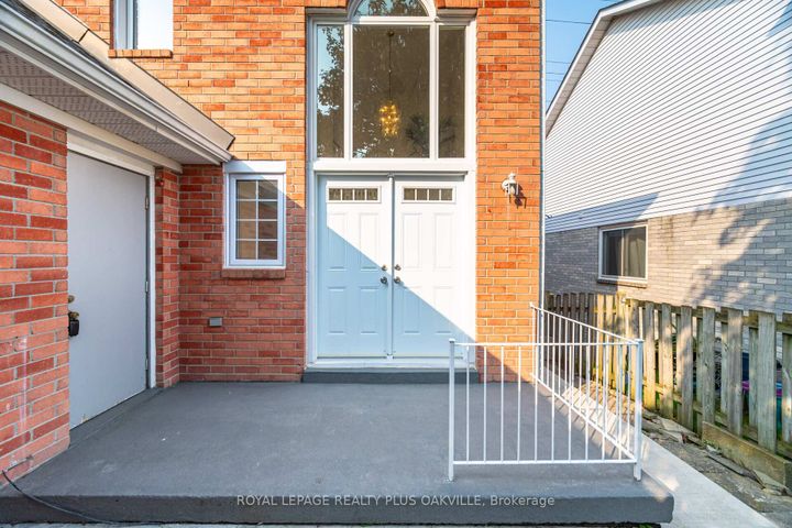 Photo 2 at 1294 Hammond Street, Brant, Burlington