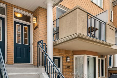 Photo 2 at 1306 - 28 Sommerset Way, Willowdale East, Toronto