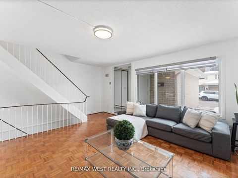 Photo 4 at 94 Plum Tree Way, Branson, Toronto