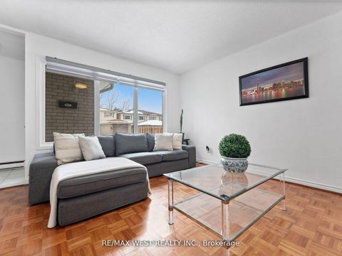 Photo 5 at 94 Plum Tree Way, Branson, Toronto