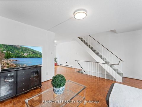 Photo 6 at 94 Plum Tree Way, Branson, Toronto